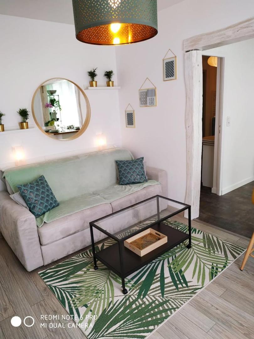 2 Min Walk From Train Station And Center Of *